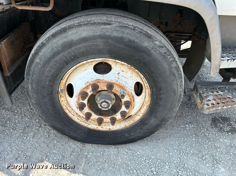 image for item DS6360 2000 Chevrolet T8500  crane truck