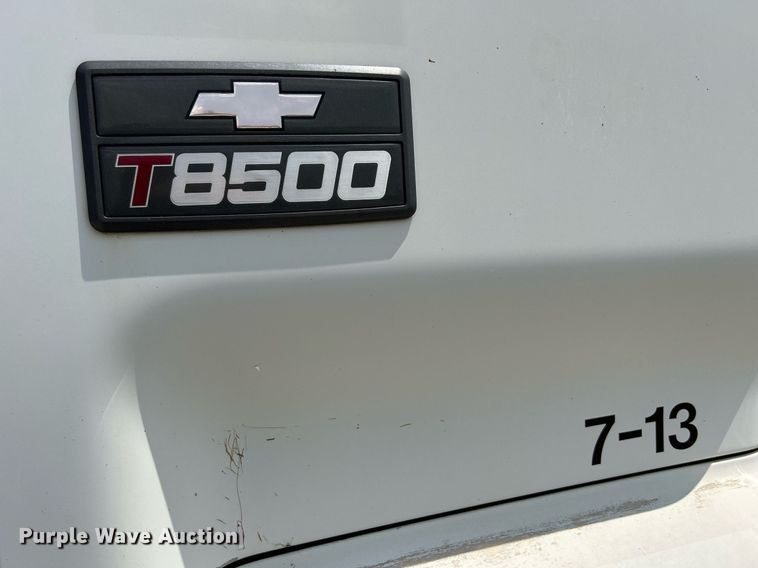 image for item DS6360 2000 Chevrolet T8500  crane truck