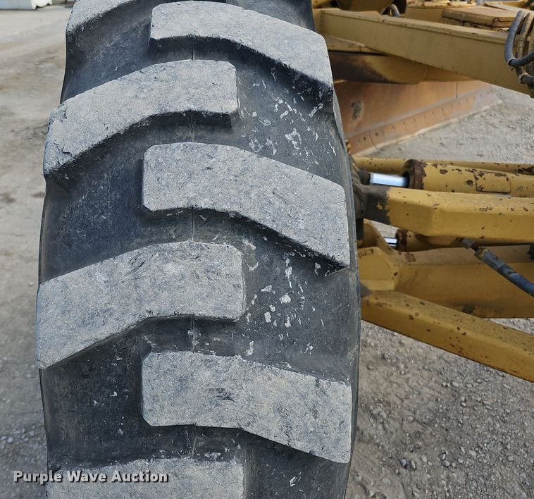 image for item DS6362 1988 Caterpillar 140G  VHP motor grader