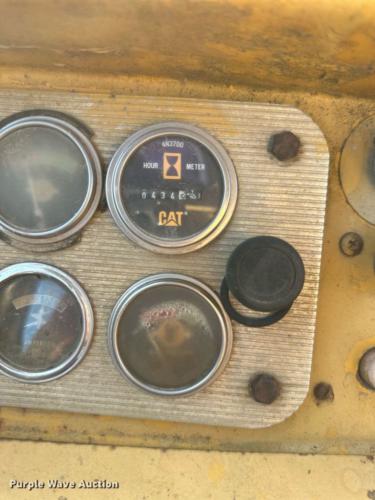 image for item DS6363 1975 Caterpillar 623B  elevating scraper