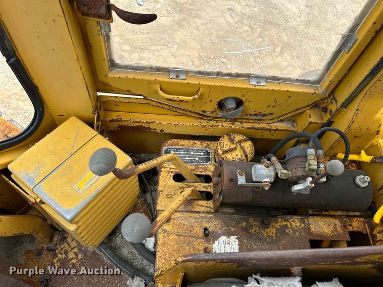 image for item DS6370 1973 Caterpillar 966C  wheel loader