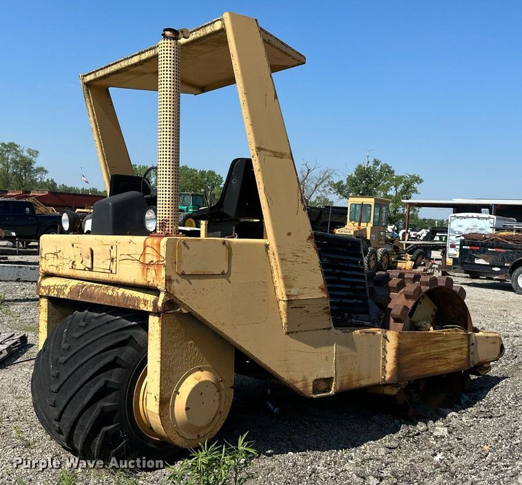 image for item DS6371 1980 Hyster C612B  single drum roller