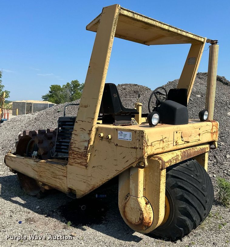 image for item DS6371 1980 Hyster C612B  single drum roller