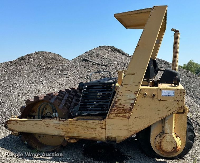 image for item DS6371 1980 Hyster C612B  single drum roller