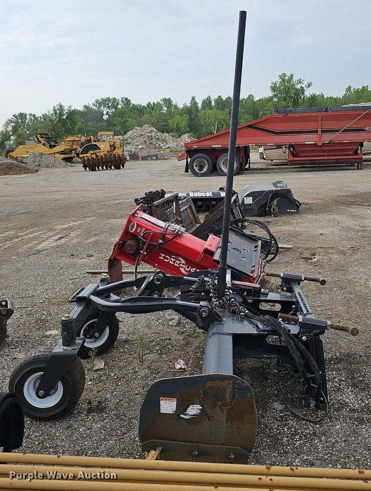 image for item DS6372 2015 Bobcat Box Blade Laser  84"W skid steer box blade