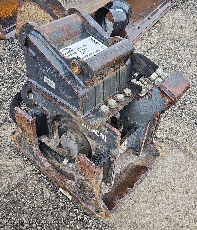 image for item DS6375 Bobcat  plate compactor