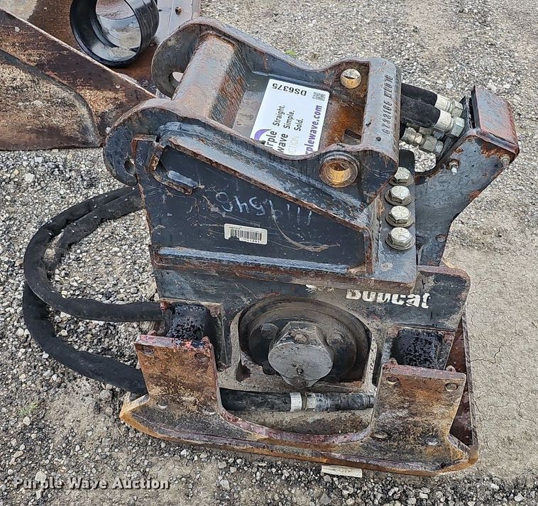 image for item DS6375 Bobcat  plate compactor