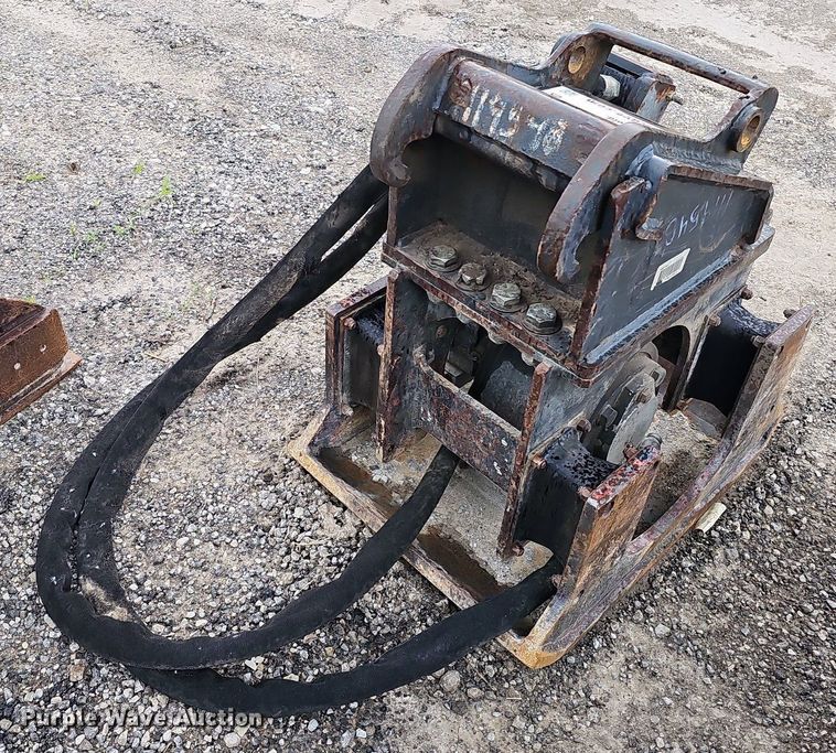 image for item DS6375 Bobcat  plate compactor