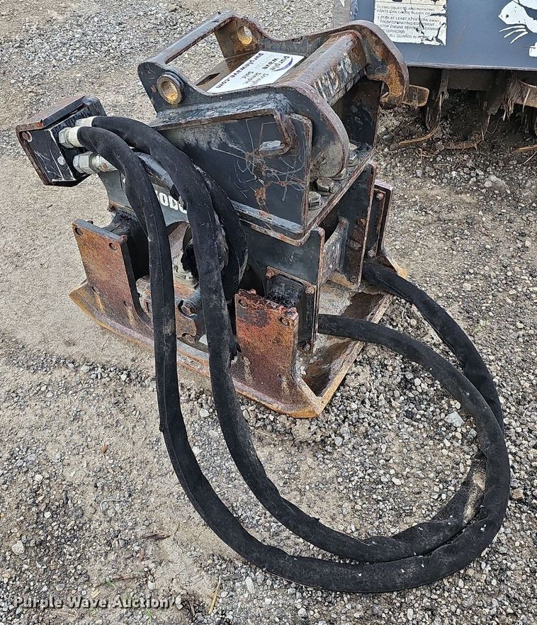 image for item DS6375 Bobcat  plate compactor