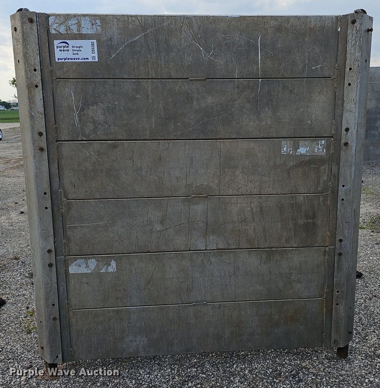 image for item DS6383 Trench box