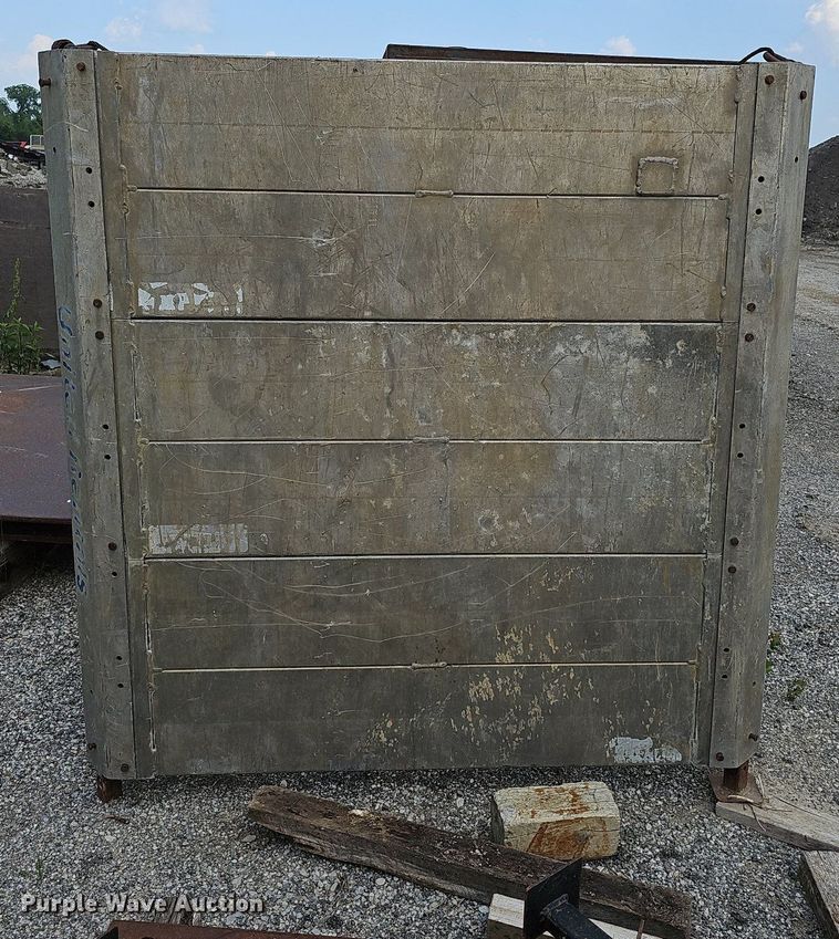image for item DS6383 Trench box