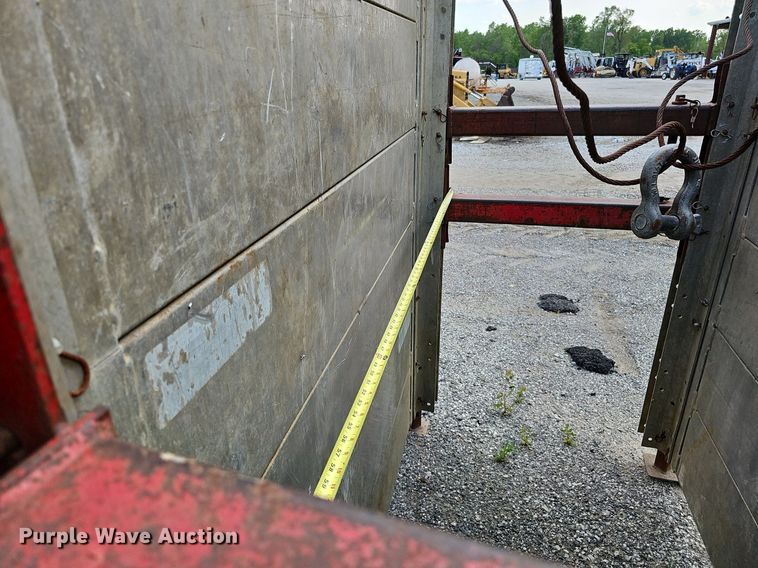 image for item DS6383 Trench box