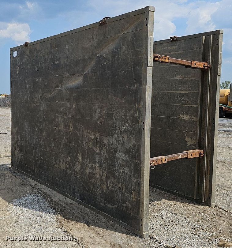 image for item DS6384 Trench box