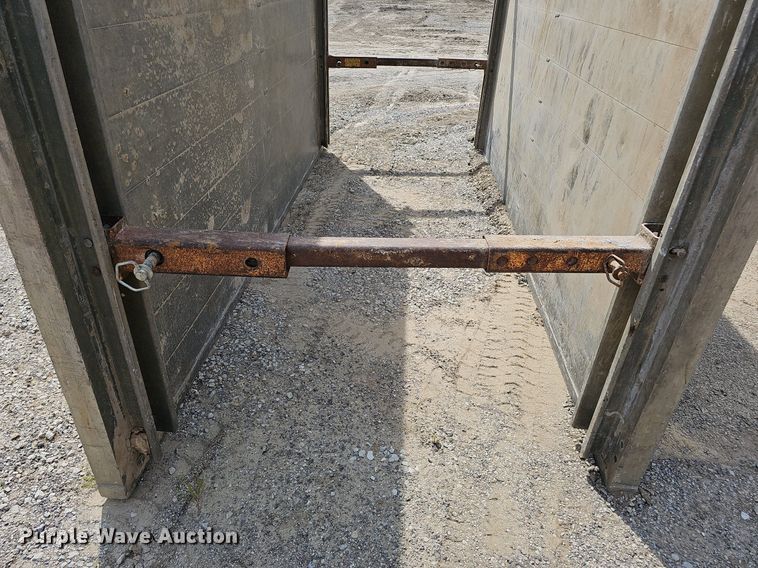 image for item DS6384 Trench box