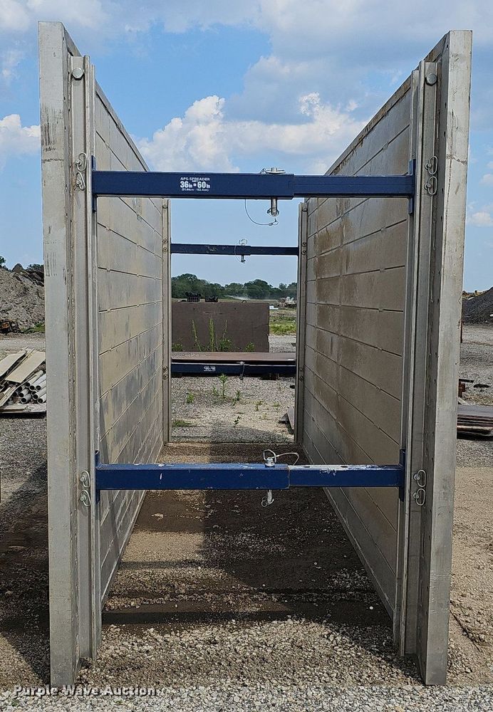 image for item DS6385 Trench box