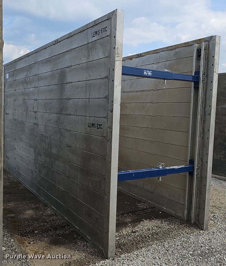 image for item DS6385 Trench box