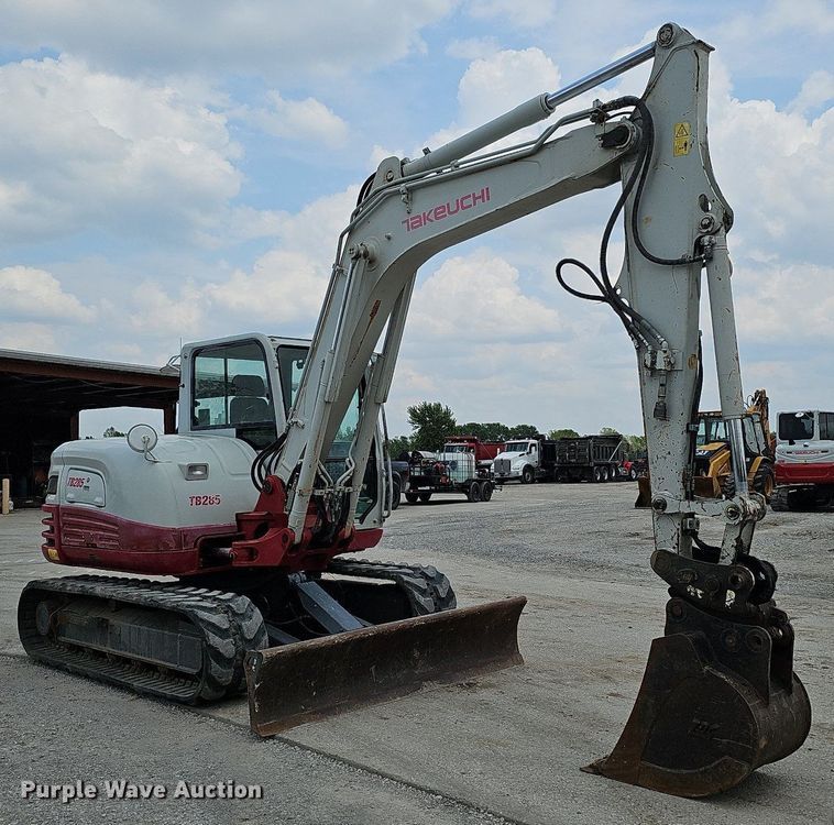 image for item DS6390 2011 Takeuchi TB285  mini excavator