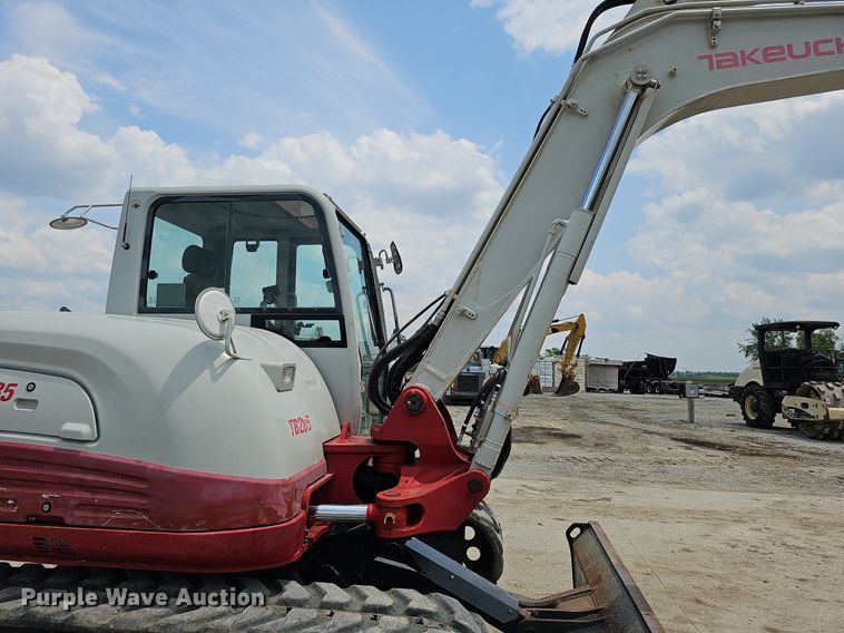 image for item DS6390 2011 Takeuchi TB285  mini excavator