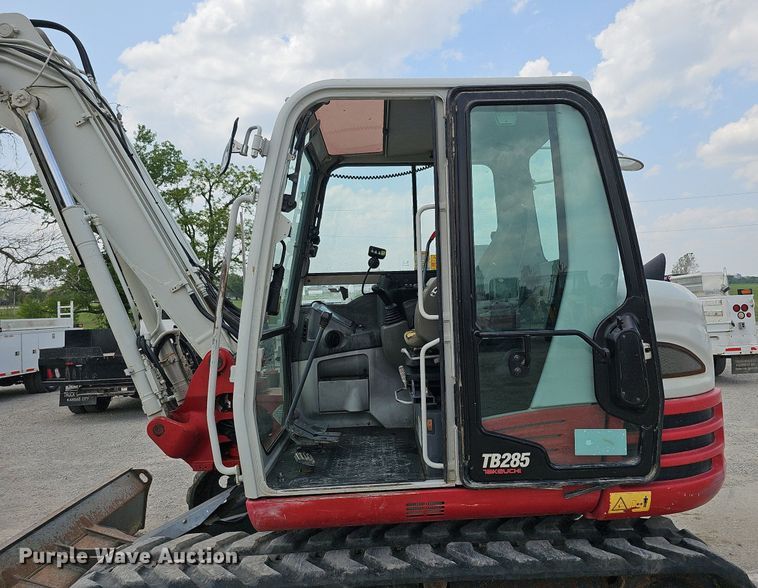 image for item DS6390 2011 Takeuchi TB285  mini excavator