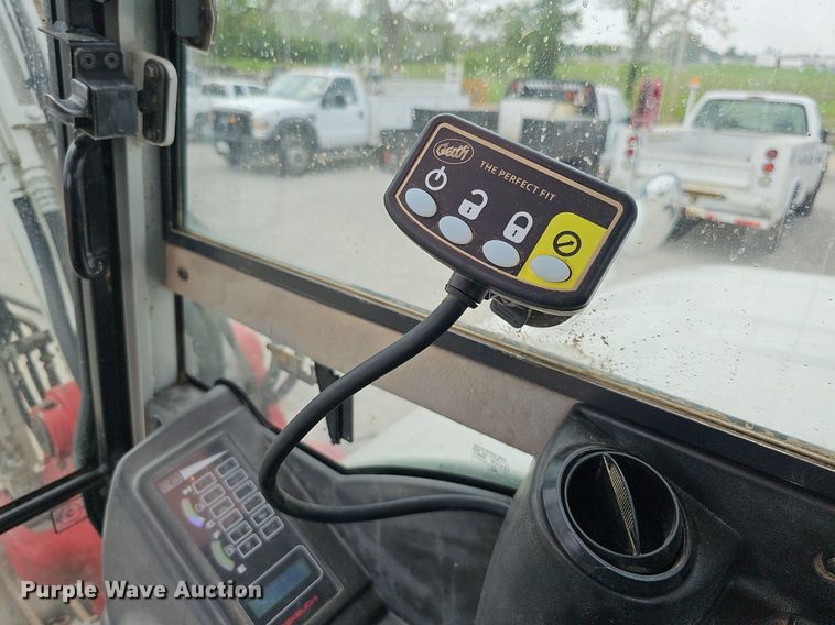 image for item DS6390 2011 Takeuchi TB285  mini excavator