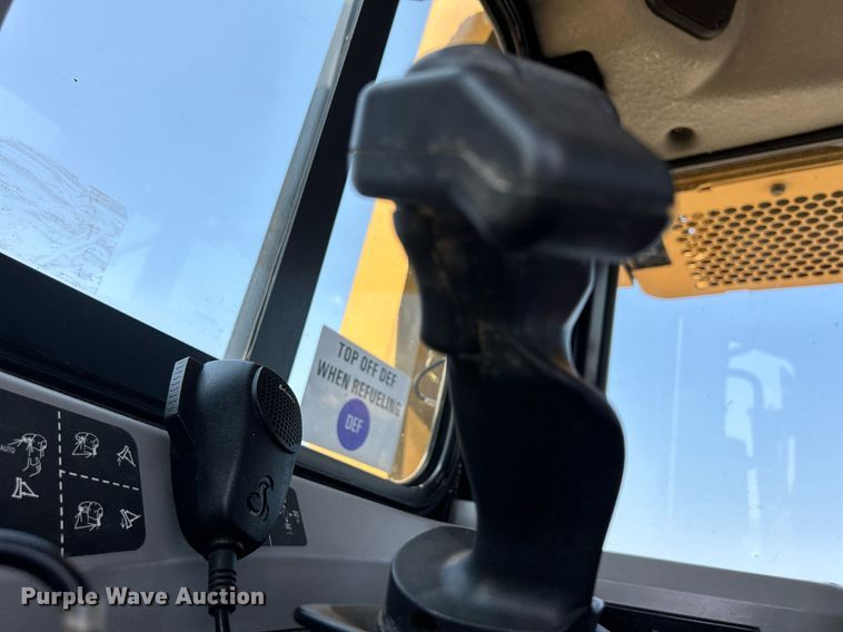 image for item DS6392 2018 Caterpillar D6T XL  dozer