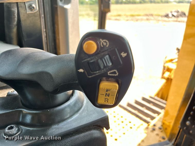 image for item DS6392 2018 Caterpillar D6T XL  dozer