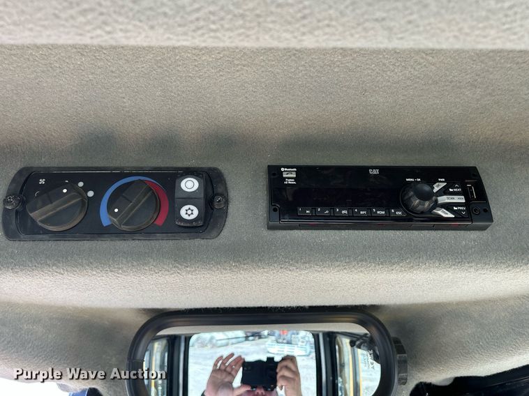 image for item DS6392 2018 Caterpillar D6T XL  dozer