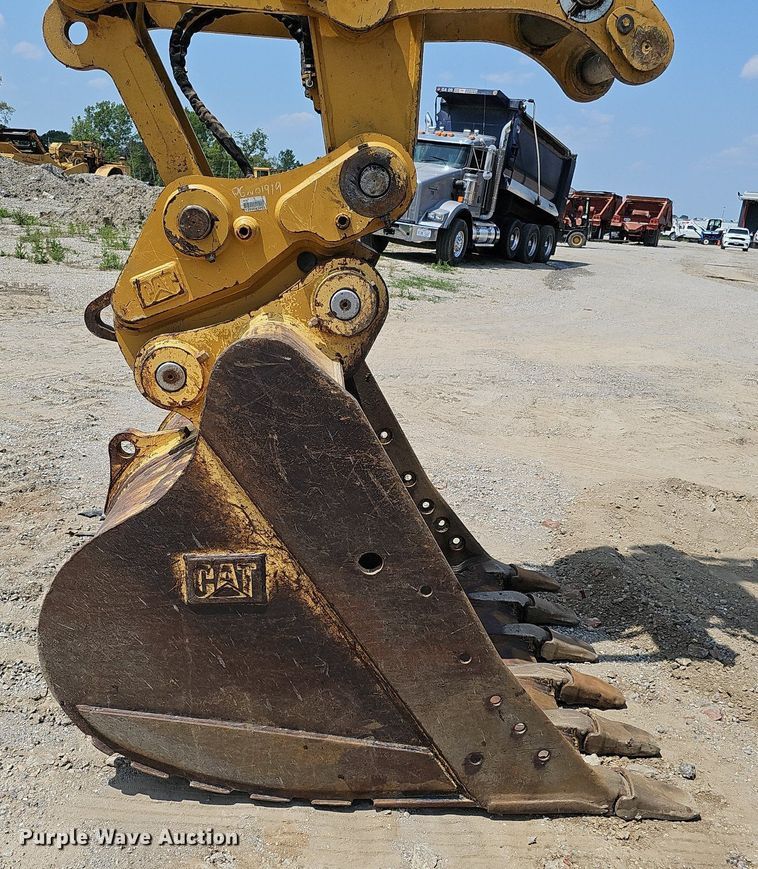 image for item DS6393 2017 Caterpillar 323F L  excavator