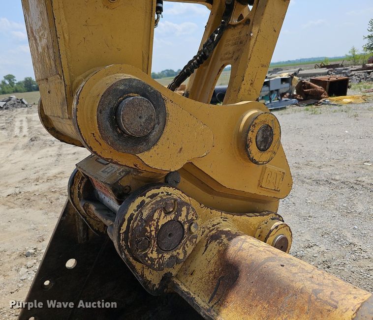 image for item DS6393 2017 Caterpillar 323F L  excavator