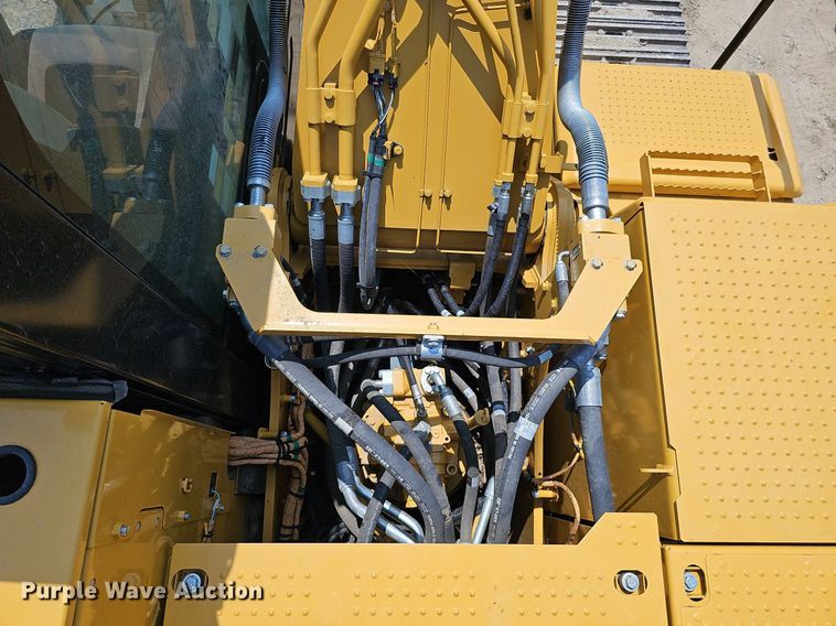 image for item DS6393 2017 Caterpillar 323F L  excavator