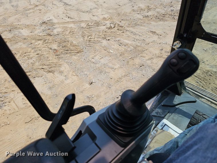 image for item DS6393 2017 Caterpillar 323F L  excavator