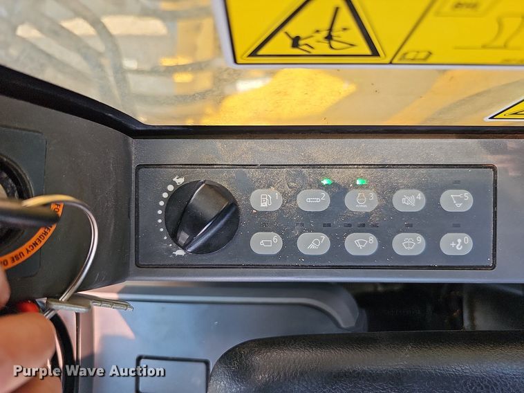 image for item DS6393 2017 Caterpillar 323F L  excavator