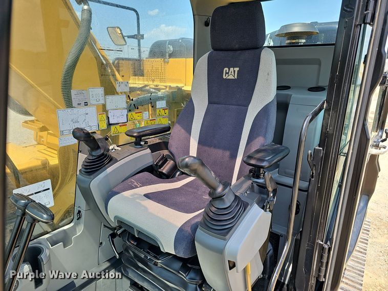 image for item DS6393 2017 Caterpillar 323F L  excavator