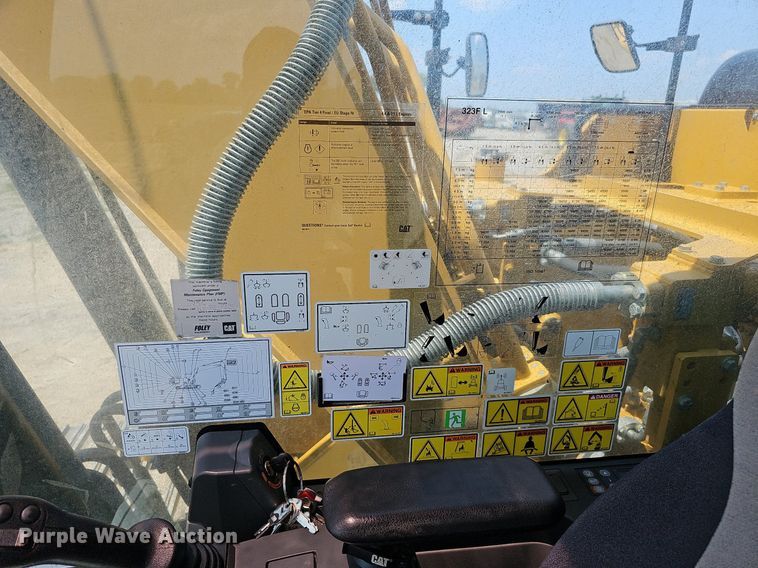 image for item DS6393 2017 Caterpillar 323F L  excavator