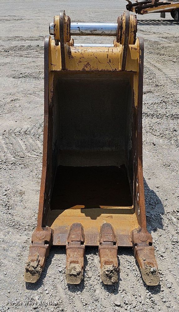 image for item DS6393 2017 Caterpillar 323F L  excavator