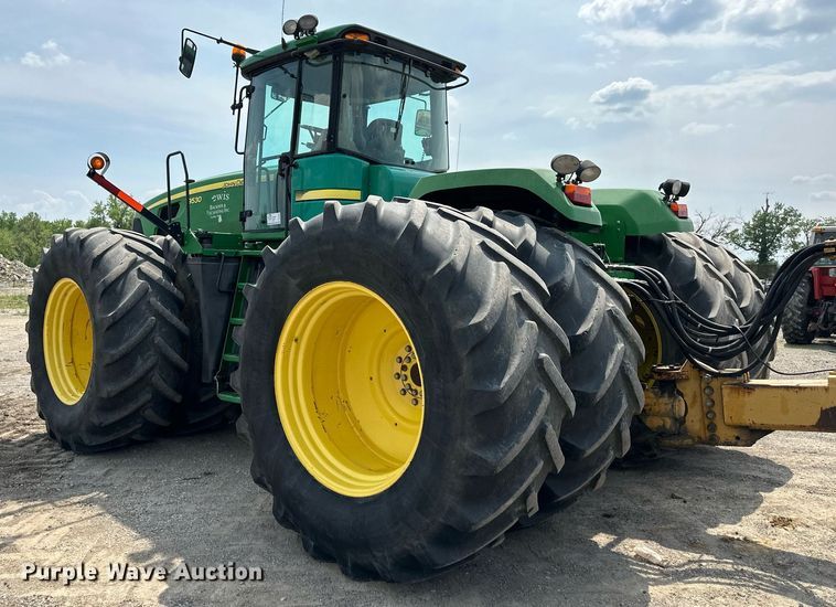 image for item DS6396 2011 John Deere 9530 Scraper Special  4WD tractor