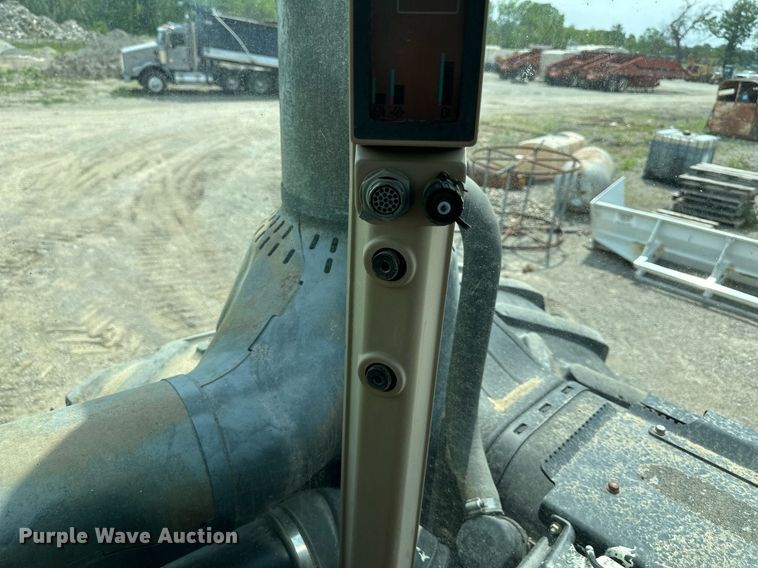 image for item DS6396 2011 John Deere 9530 Scraper Special  4WD tractor