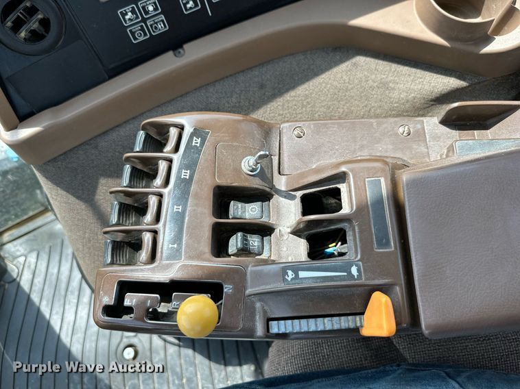 image for item DS6396 2011 John Deere 9530 Scraper Special  4WD tractor