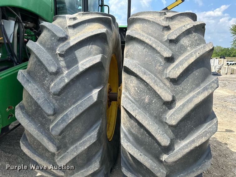 image for item DS6396 2011 John Deere 9530 Scraper Special  4WD tractor