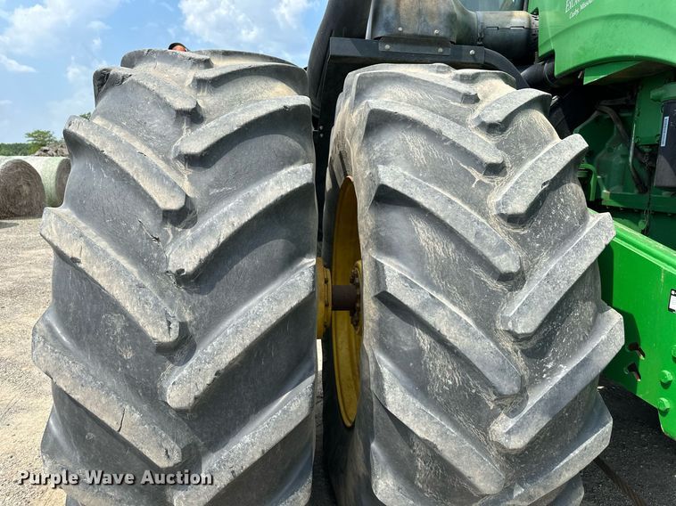 image for item DS6396 2011 John Deere 9530 Scraper Special  4WD tractor