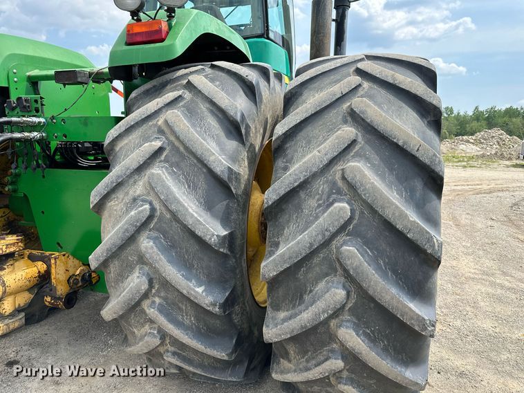 image for item DS6396 2011 John Deere 9530 Scraper Special  4WD tractor