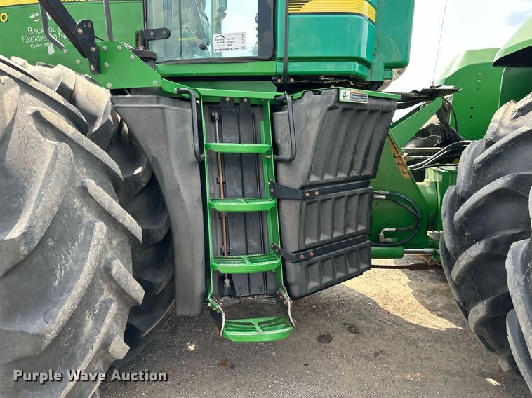 image for item DS6396 2011 John Deere 9530 Scraper Special  4WD tractor