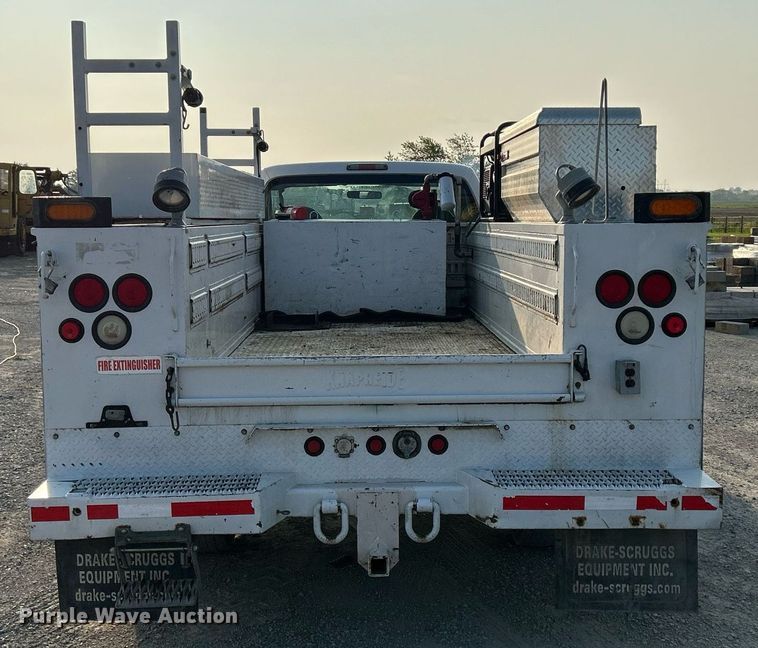 image for item DS6398 2010 Ford F550 Super Duty XL  utility / service truck