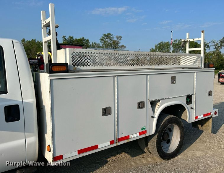 image for item DS6398 2010 Ford F550 Super Duty XL  utility / service truck