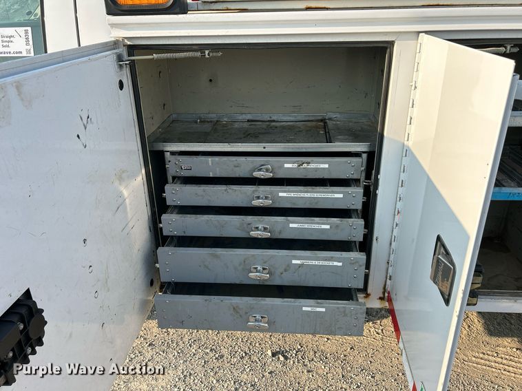 image for item DS6398 2010 Ford F550 Super Duty XL  utility / service truck