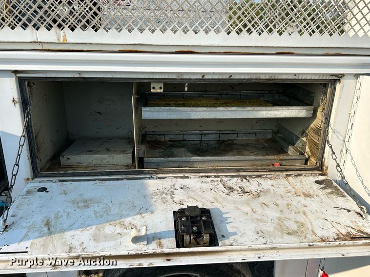 image for item DS6398 2010 Ford F550 Super Duty XL  utility / service truck