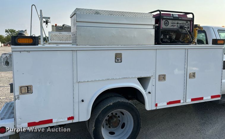 image for item DS6398 2010 Ford F550 Super Duty XL  utility / service truck