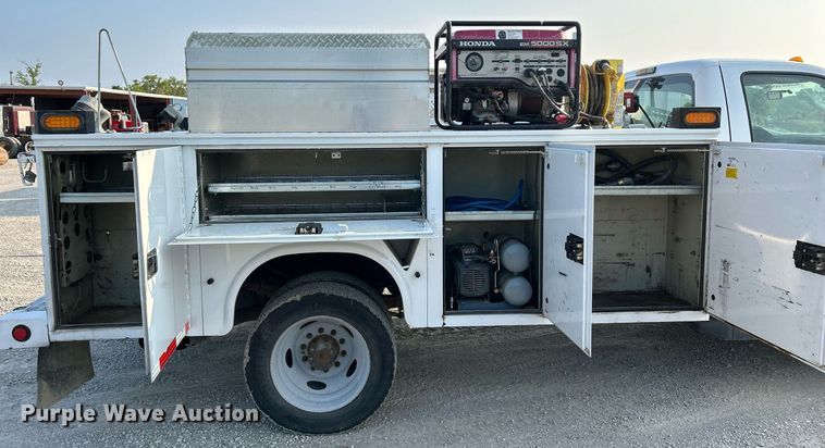 image for item DS6398 2010 Ford F550 Super Duty XL  utility / service truck