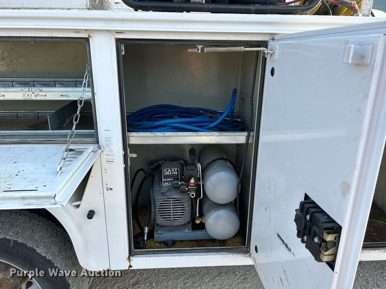 image for item DS6398 2010 Ford F550 Super Duty XL  utility / service truck