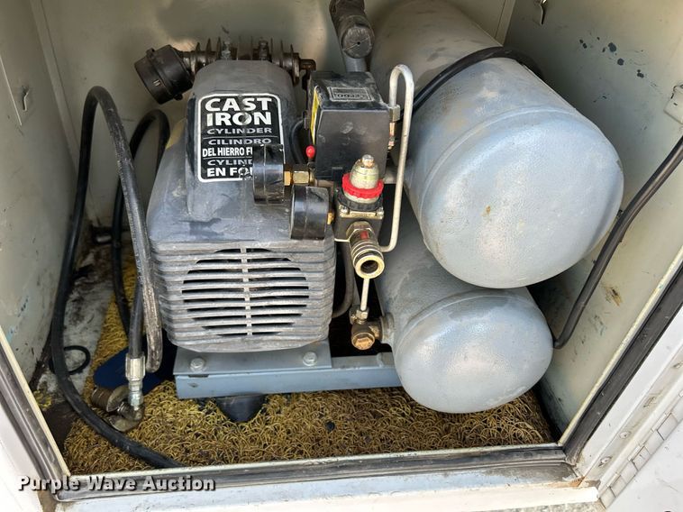 image for item DS6398 2010 Ford F550 Super Duty XL  utility / service truck